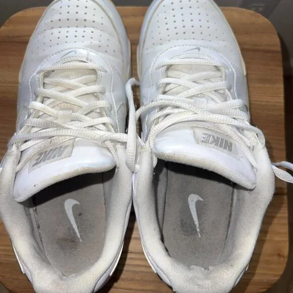 USED Nike Air Baseline Low Men’s 7.5 Basketball Shoes White Silver 386240-111 - Picture 3 of 8